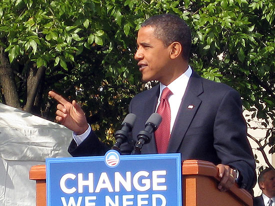 ObamaPointingClose1